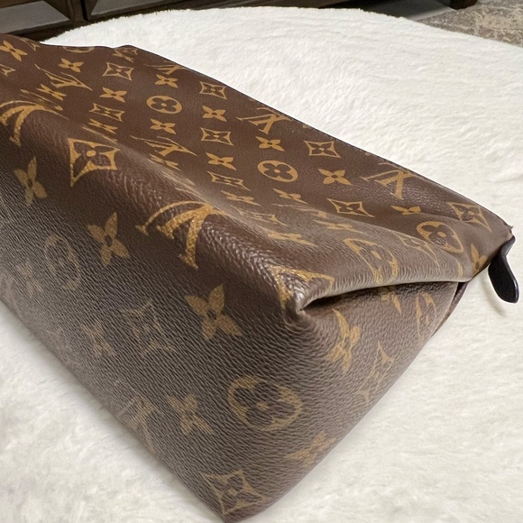 LOUIS VUITTON Monogram Pallas Beauty Case - Picture 9 of 16